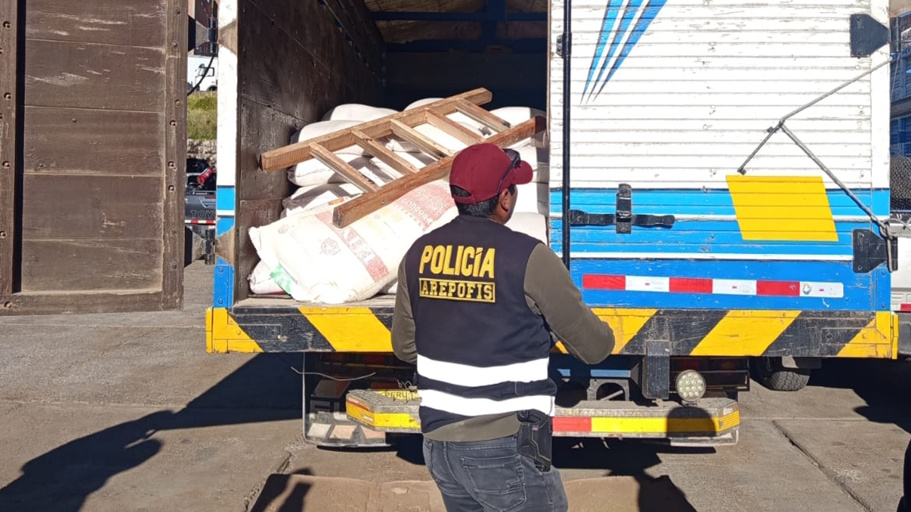 Puno: incautan mercancía y vehículo valorizados en más de S/168 mil en operativo policial